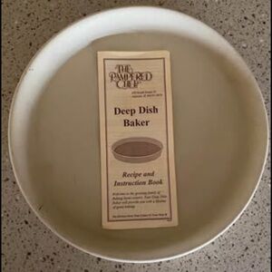 The Pampered Chef Deep Dish Baker - Cream
